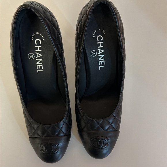 Chanel classic black pumps - Picture 7 of 7